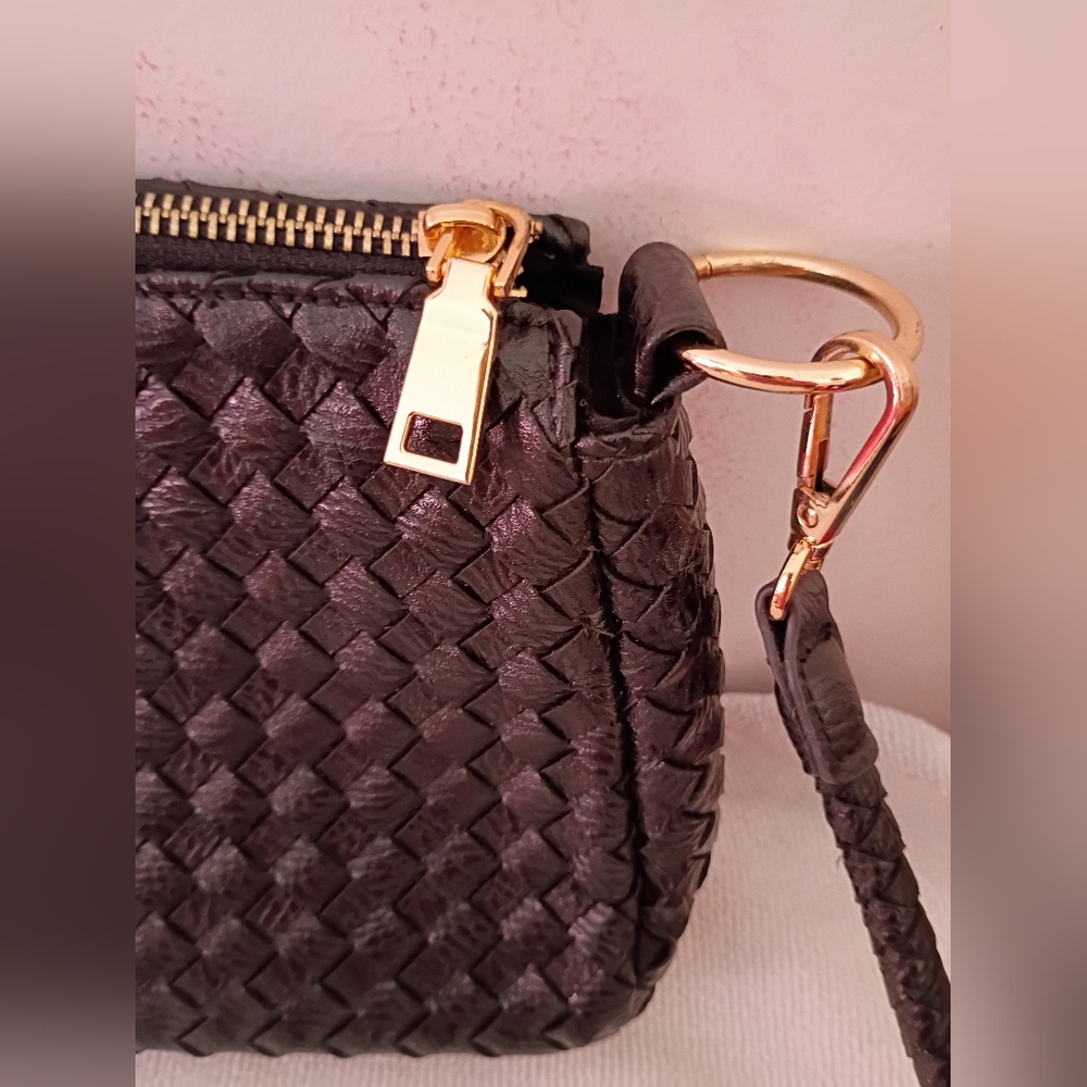 Sondra Roberts Squared Chic Black With Gold Accents Woven Purse. - Picture 3 of 12